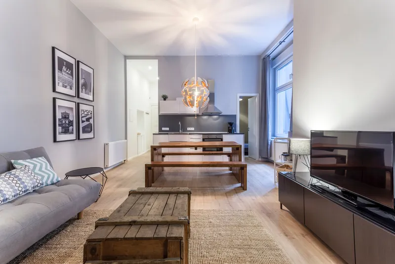 Möbliertes Apartment Schönhauserallee, direkt am S-Bahnhof — photo 1